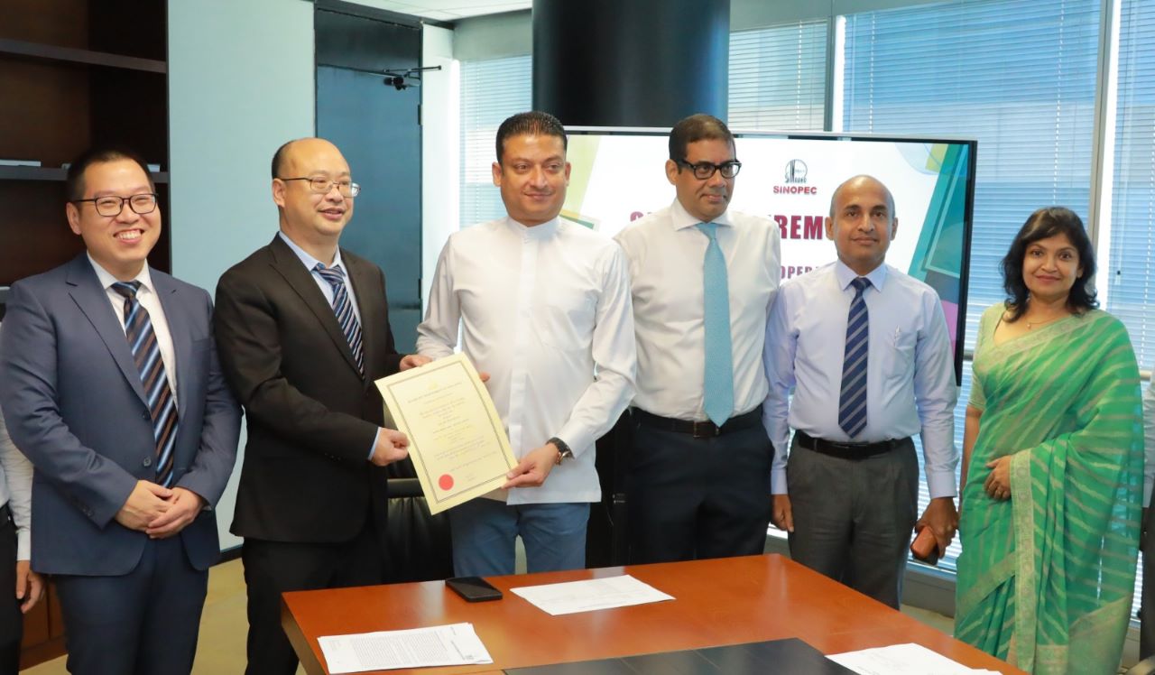 Read more about the article BOI Signed with Sinopec to Operate and Set up fuel Stations for distribution in Sri Lanka
